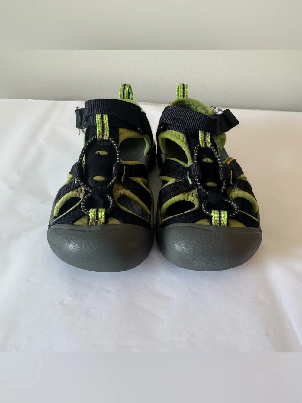 KEEN Size 12 Boys Black and Green Sandals